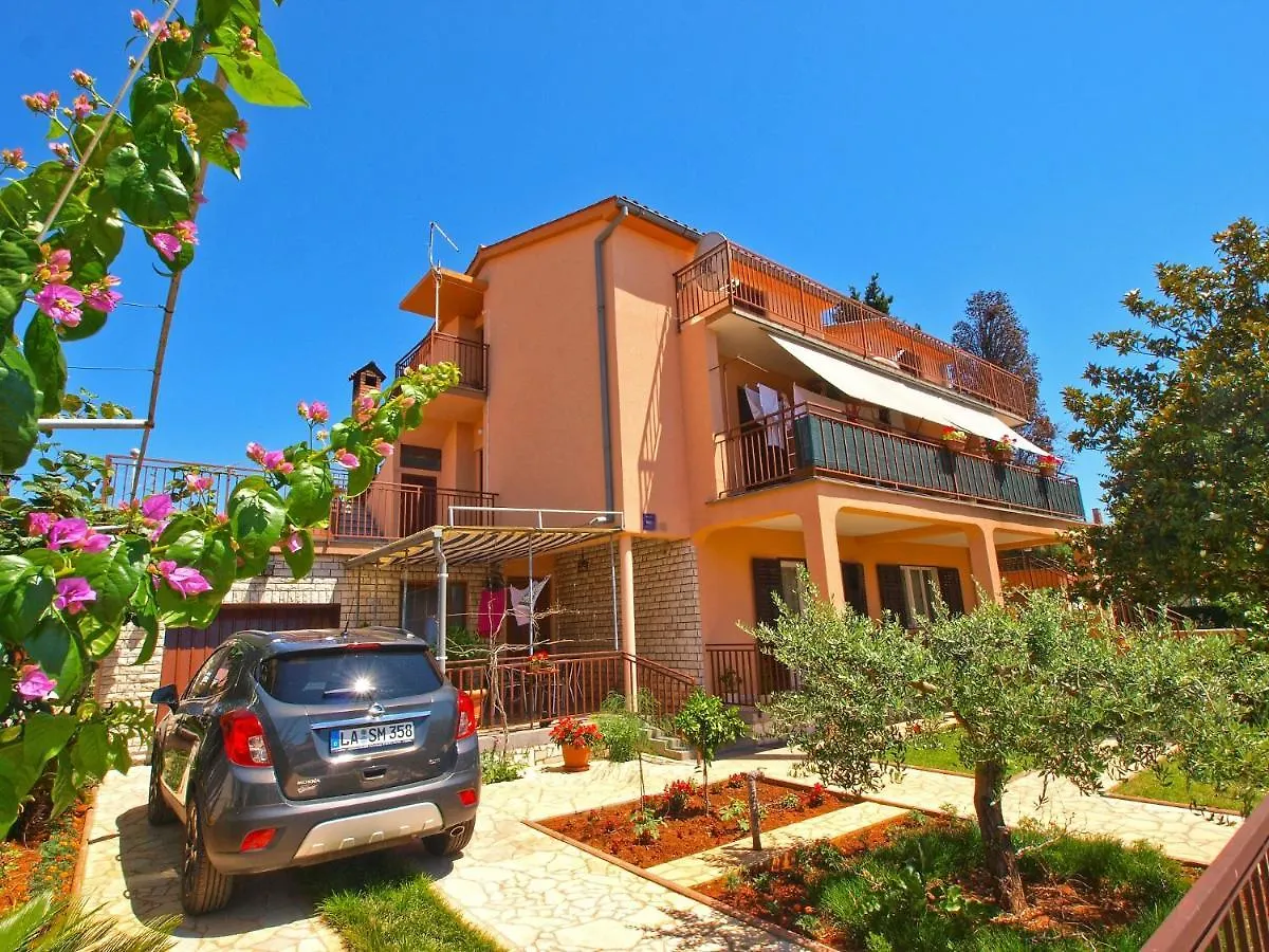 Apartments With A Parking Space Fazana - 19641 Croatia